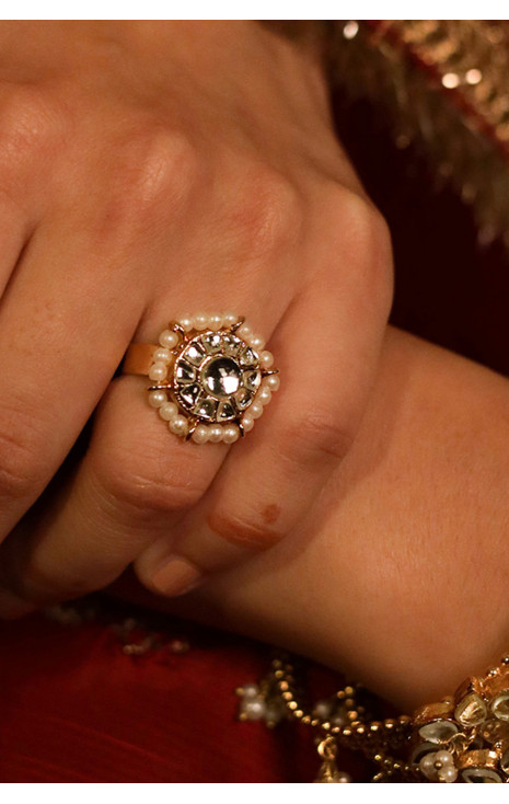 Shahnaaz (Ring)